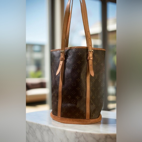 Louis Vuitton Handbags - Authentic Louis Vuitton GM Bucket Bag 🥳